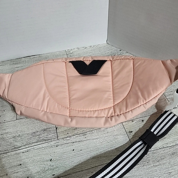 Adidas Waist pack Fanny Travel Bag Light Pink Clip Stripe Strap EUC Zip - Picture 3 of 12